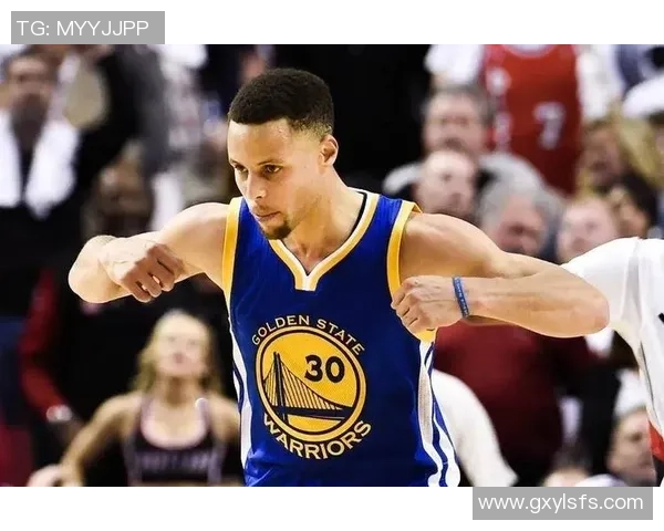 《篮球明星的成长轨迹与赛场辉煌人生揭秘》 《篮球明星的成长轨迹与赛场辉煌人生揭秘》