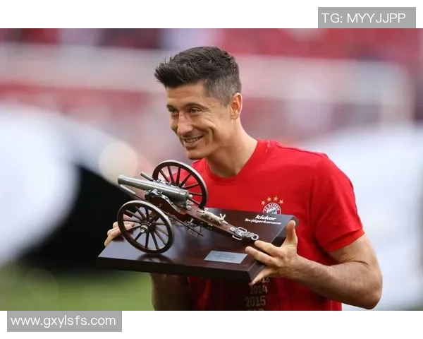 盖德·穆勒:足球传奇的崛起与辉煌一生,永载史册的射手之王 盖德·穆勒:足球传奇的崛起与辉煌一生,永载史册的射手之王