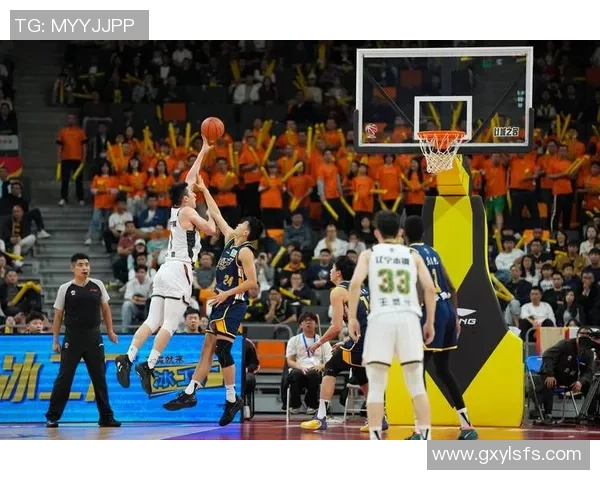 辽宁本钢主场激战新疆广汇巅峰对决再掀CBA赛场激情风暴